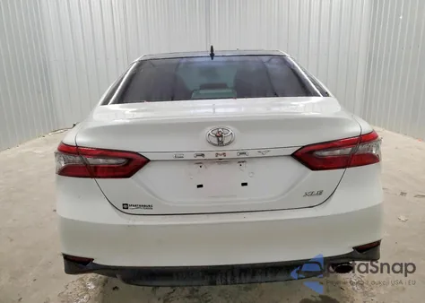 2022 Toyota Camry Xle z USA, uszkodzony, nr VIN 4T1F11AK6NU033836